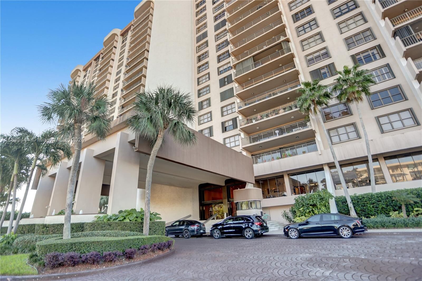 Property Photo: 1800 NE 114th St 607 FL 33181