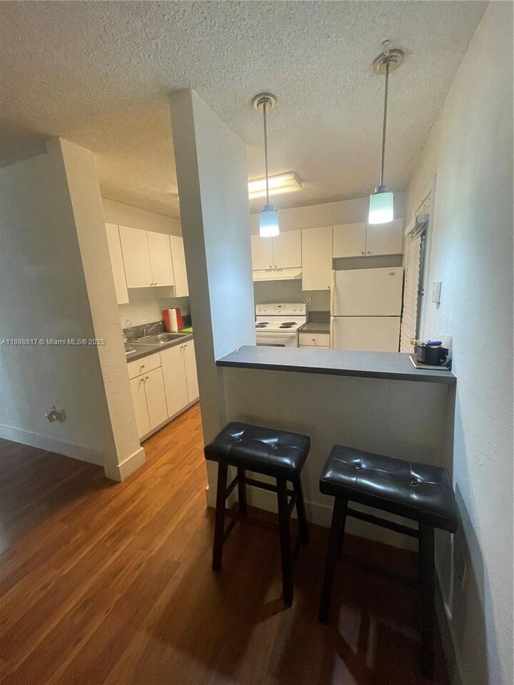 Property Photo: 5330 SW 77th Ct 203J FL 33155