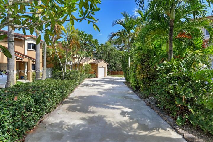 Property Photo: 15576 SW 103rd St FL 33196