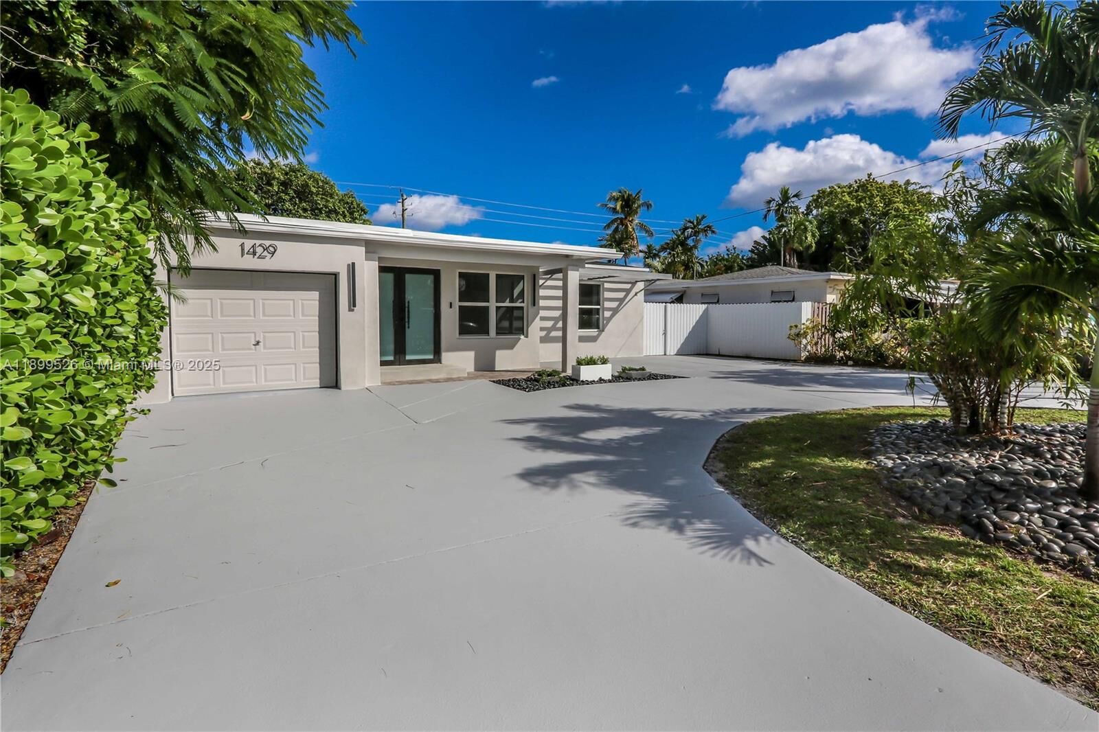 Property Photo:  1429 Rodman St  FL 33020