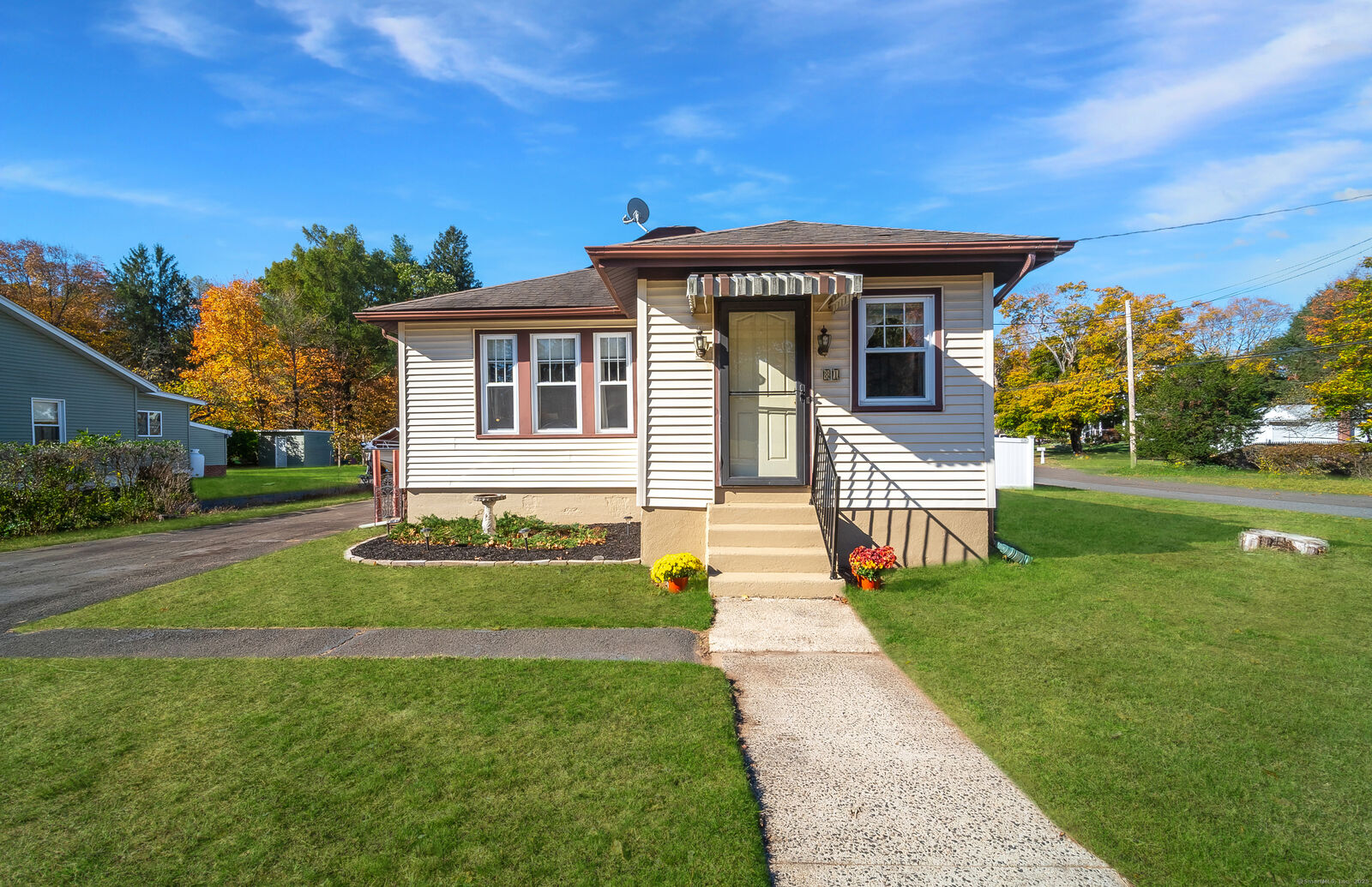 Property Photo: 81 Hanover Street CT 06492