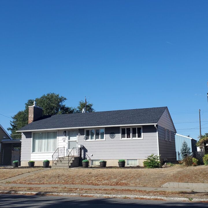 Property Photo: 3717 E 29th Ave WA 99216-5764