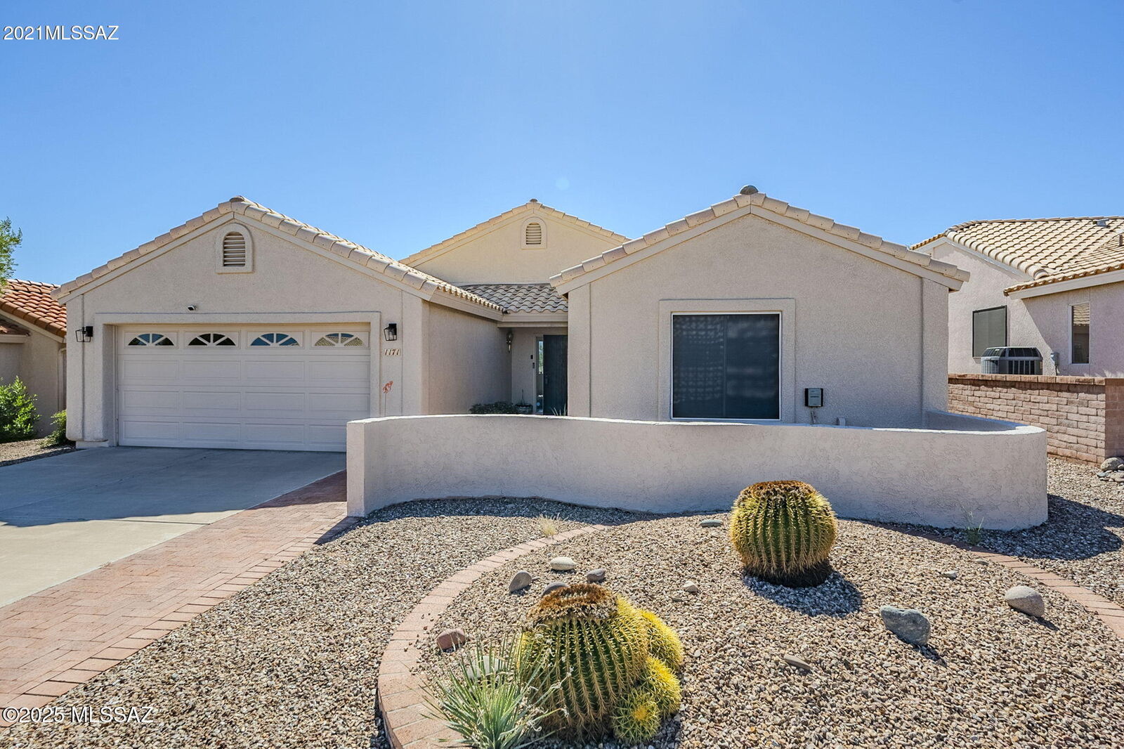 Property Photo: 1171 W Placita Alvina AZ 85614