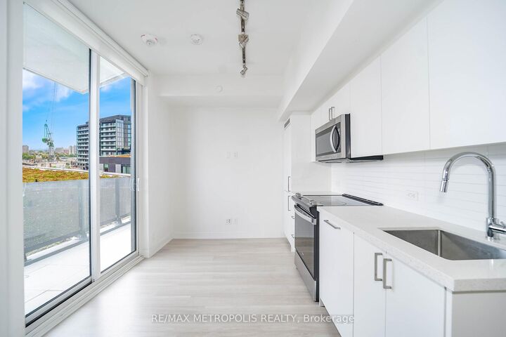 Photo de la propriété:  30 Tretti Way 1113  ON M3H 0E3