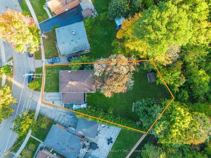 Photo de la propriété:  50 Meldazy Drive  ON M1P 4G1