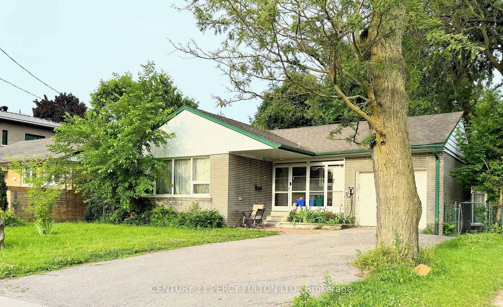 Property Photo:  272 Conestoga Avenue  ON L4C 2H2