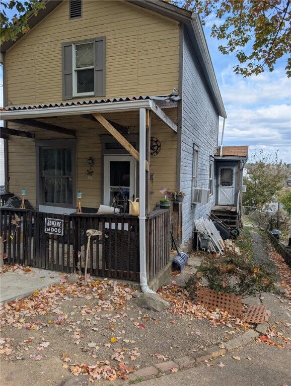 Property Photo:  818 Shady  PA 15022 