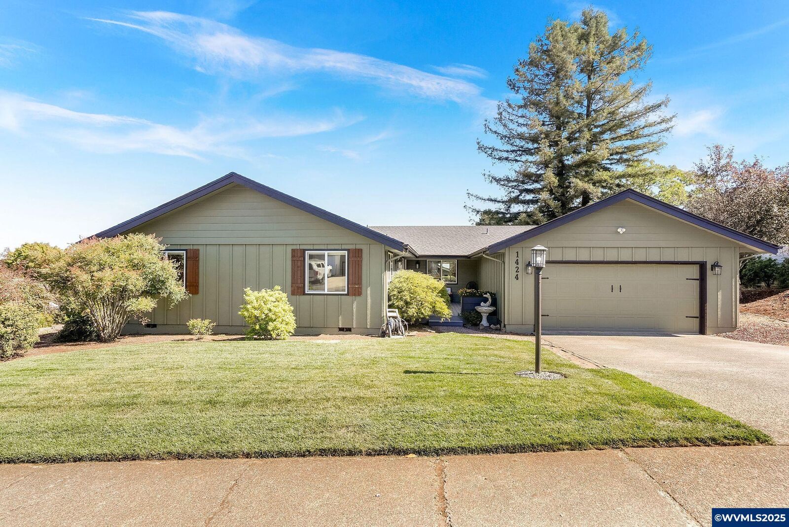 Property Photo: 1424 35th Av NW OR 97304