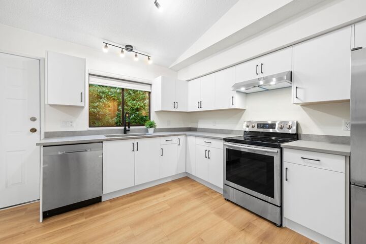 Property Photo: 1777 Caledonia Avenue BC V7G 1T5