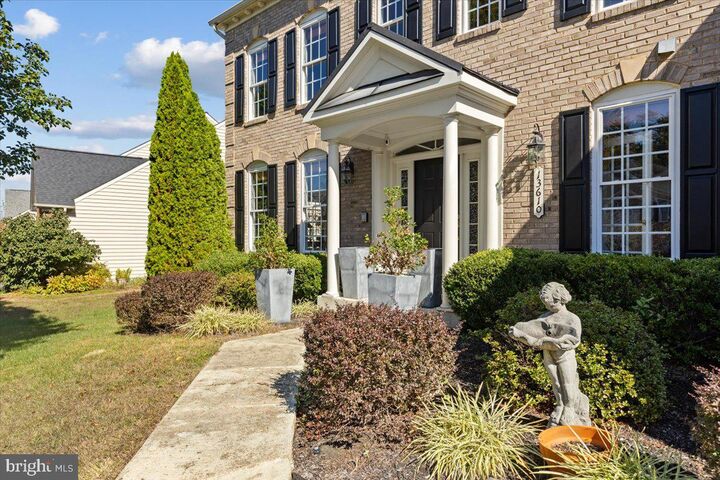 Property Photo: 13610 Newtonmore Place VA 20136