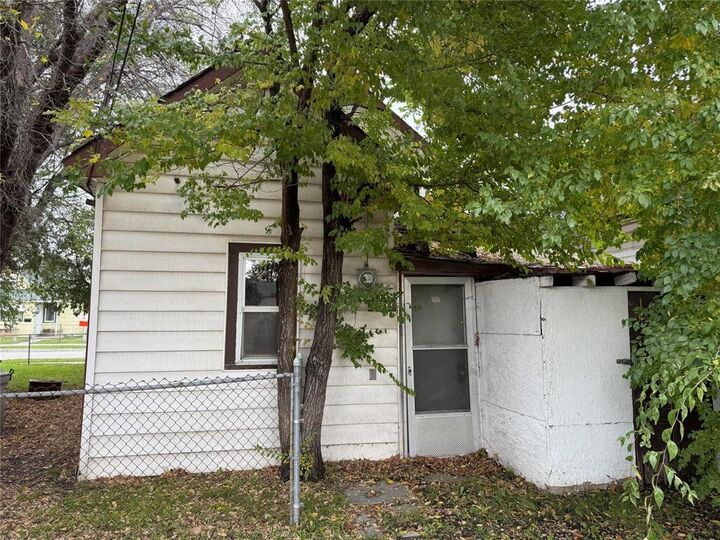 Property Photo: 1634 Ross Avenue MB R3E 1E5