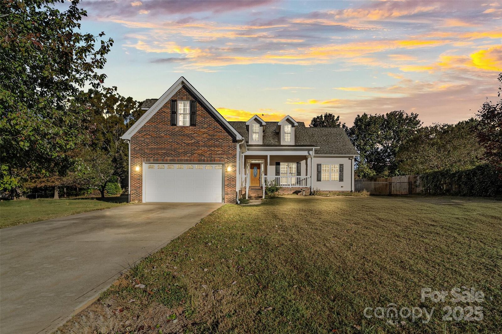 Property Photo: 104 Ole Farm Place NC 28086