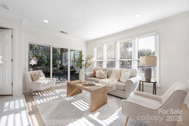 Property Photo:  2719 Selwyn Avenue 13  NC 28209 