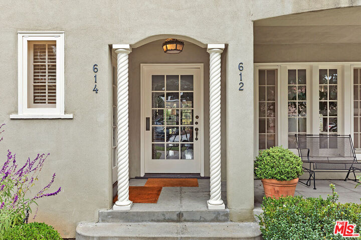 Property Photo:  614 N Beachwood Dr  CA 90004