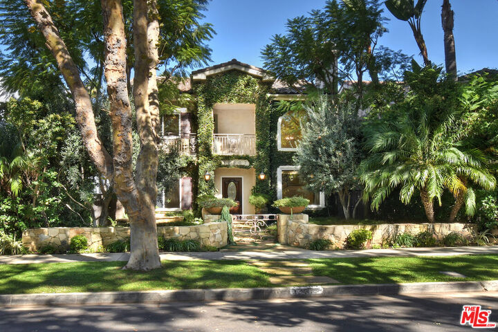 Property Photo: 12207 Cantura St CA 91604