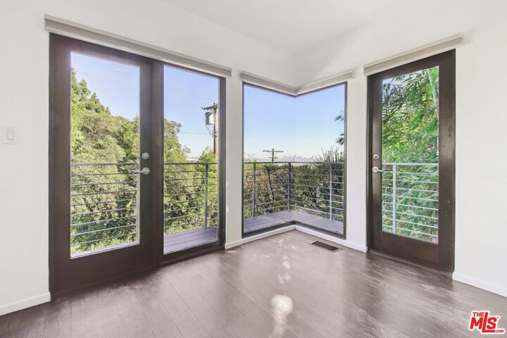 Property Photo:  1527 Marmont Ave  CA 90069 