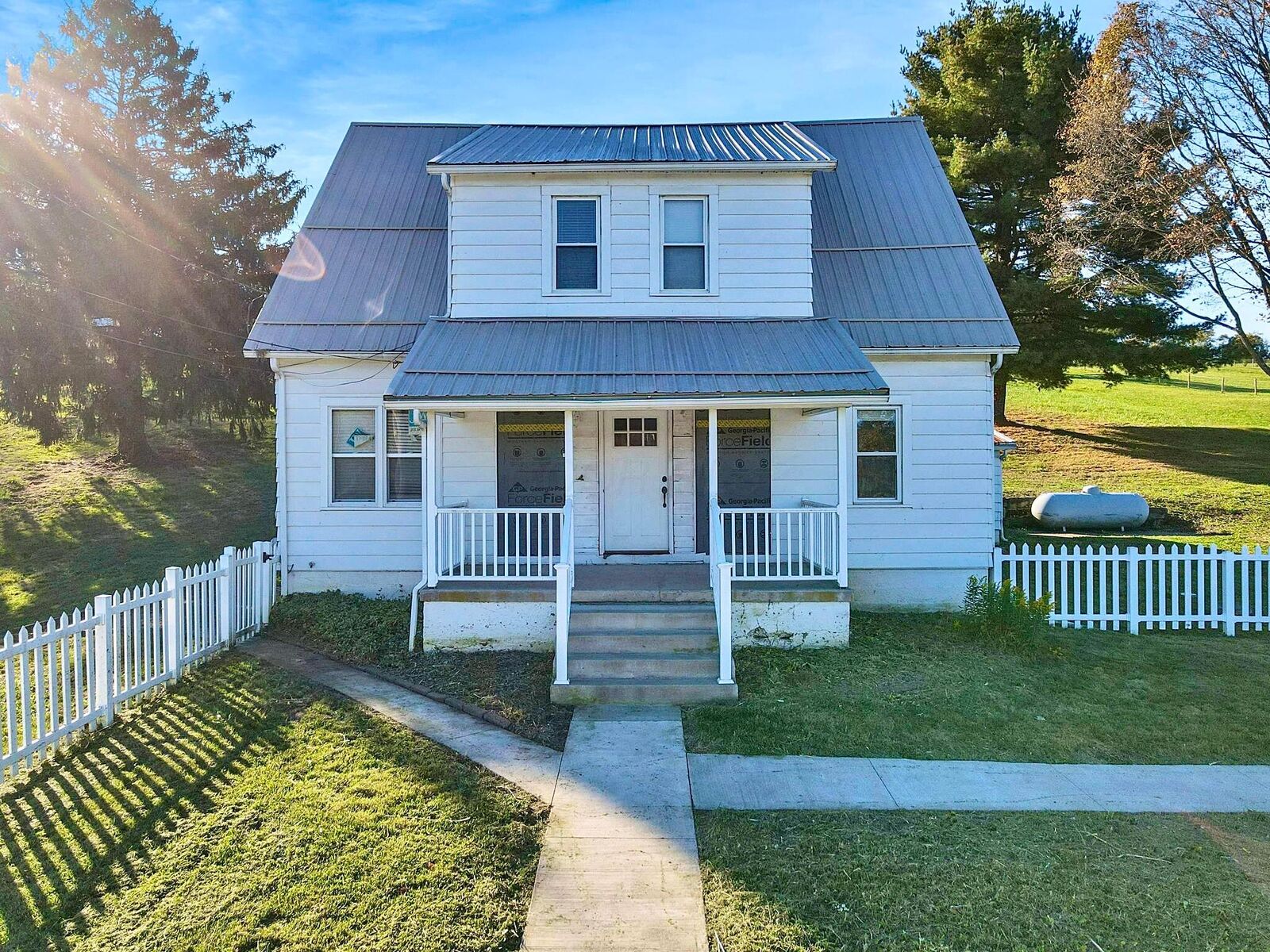 Property Photo:  2165 Tent NE Road  OH 43130 