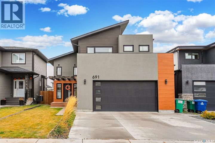 Property Photo: 691 Fast Crescent SK S7W 0X1