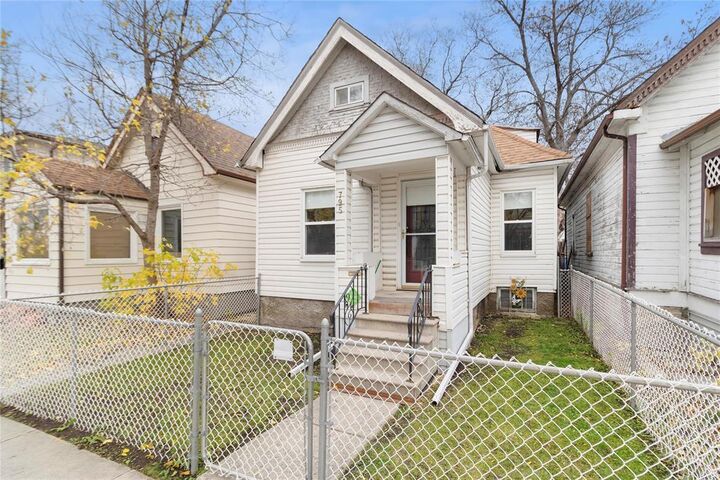 795 Simcoe Street  Winnipeg MB R3E 2C3 photo