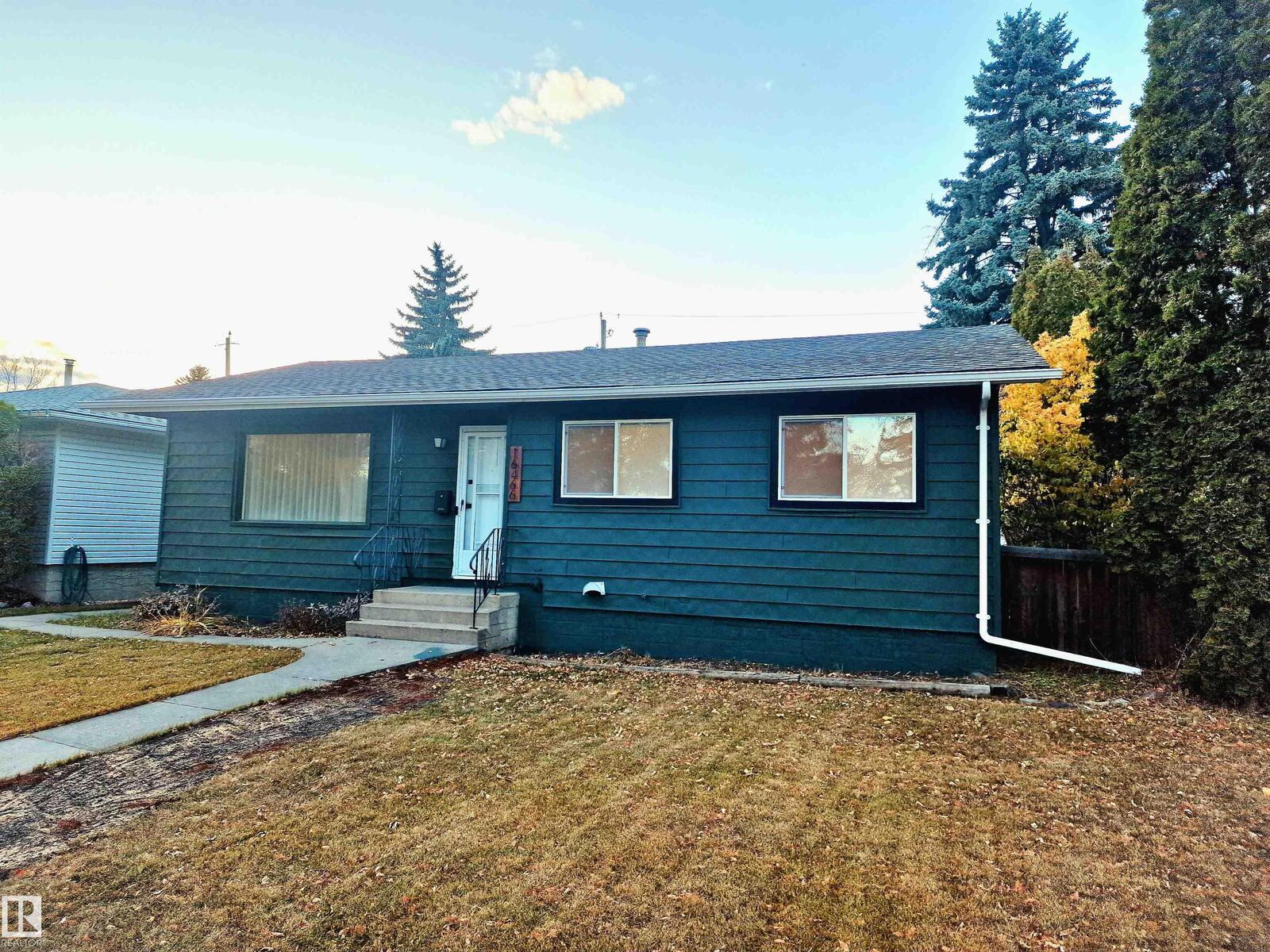 Property Photo:  16466 104A Avenue NW  AB T5P 0T4 
