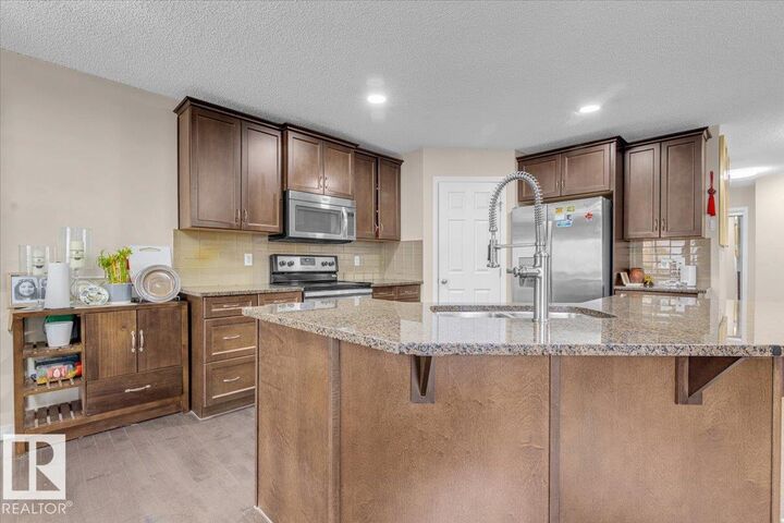 Property Photo:  5516 5 Avenue SW  AB T6X 1R9 