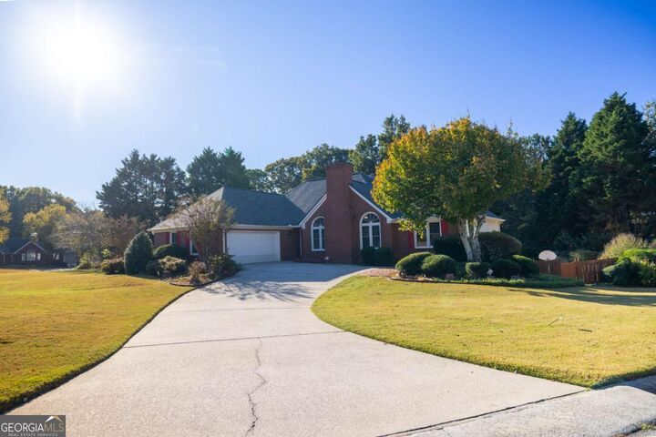 Property Photo: 2955 Windsong Park Lane GA 30019