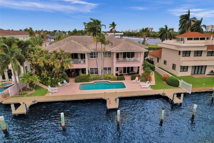 Property Photo:  2770 NE 15th 201  FL 33304