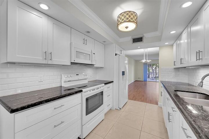 Property Photo: 1802 Eleuthera Pt E2 FL 33066