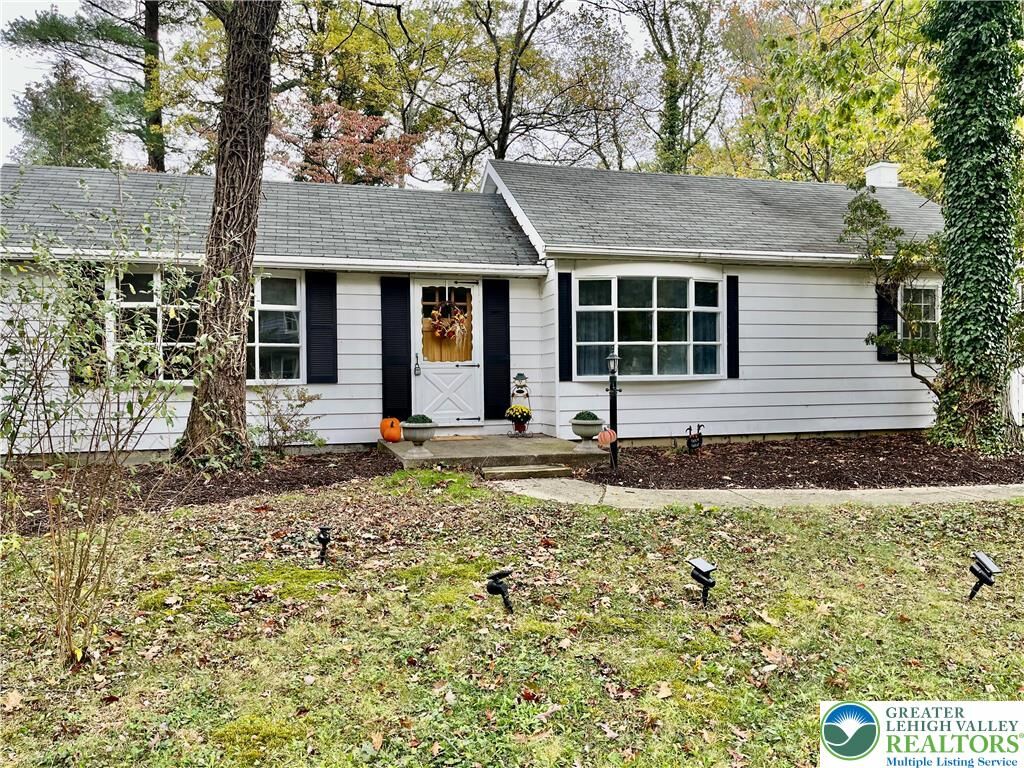 Property Photo:  1112 Moser Road  PA 18038 
