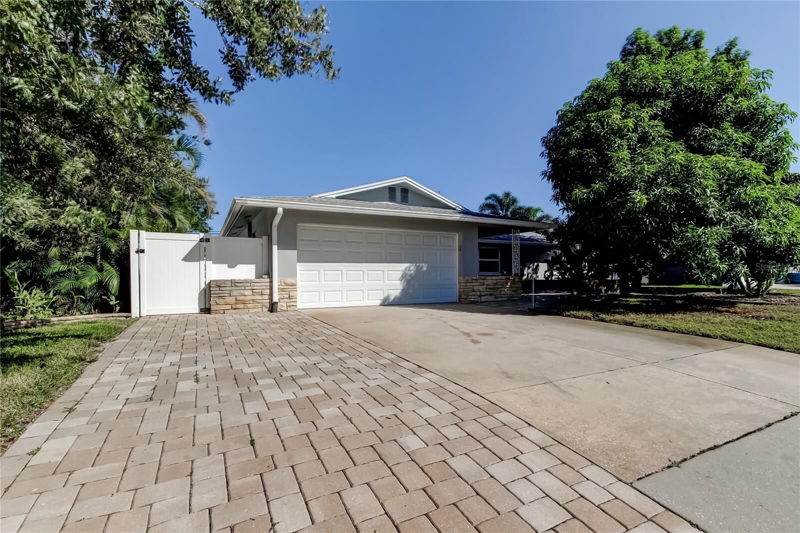 Property Photo:  14233 102nd Avenue  FL 33774