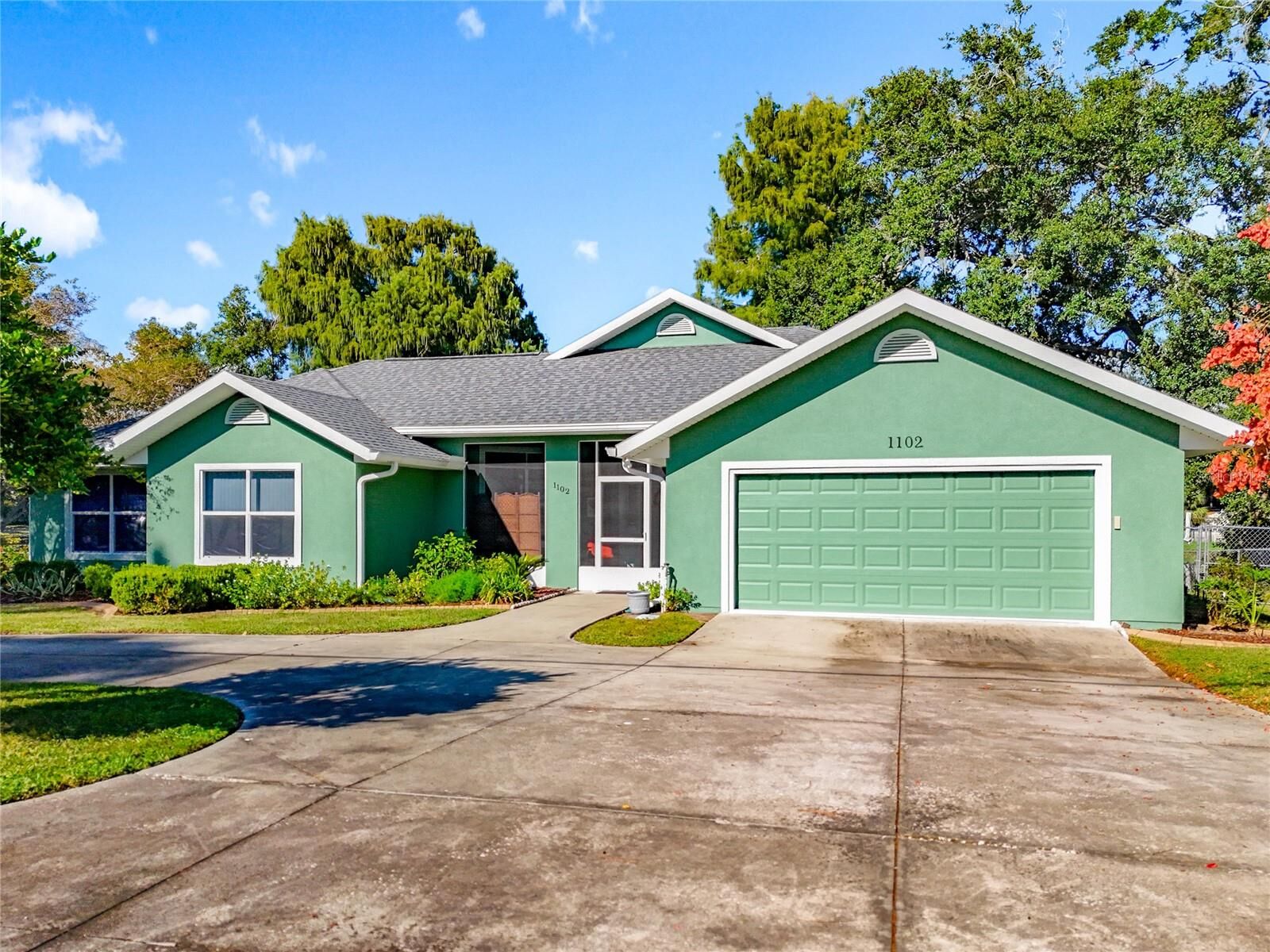 Property Photo: 1102 Mizell Road FL 34748