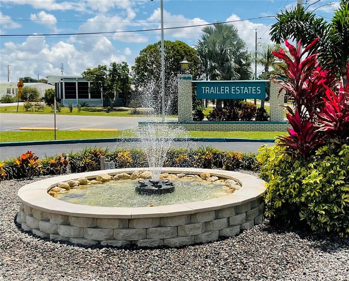 Property Photo: 6605 Oregon Street FL 34207