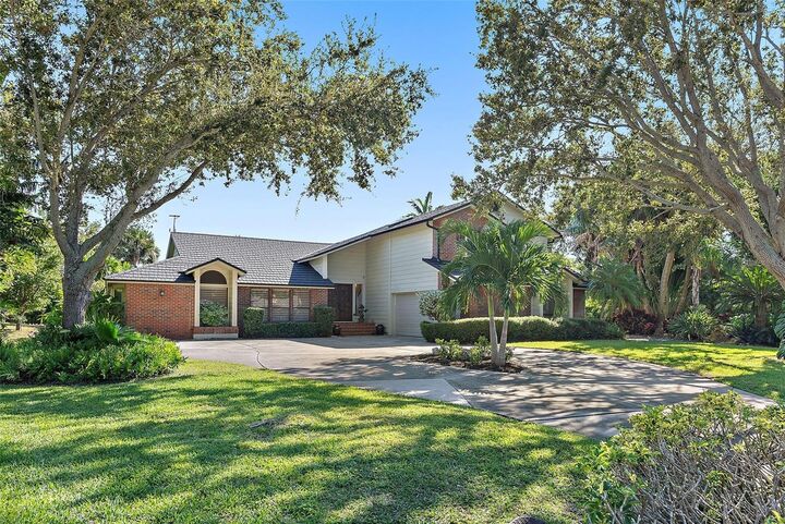 Property Photo: 2371 Landings Circle FL 34209