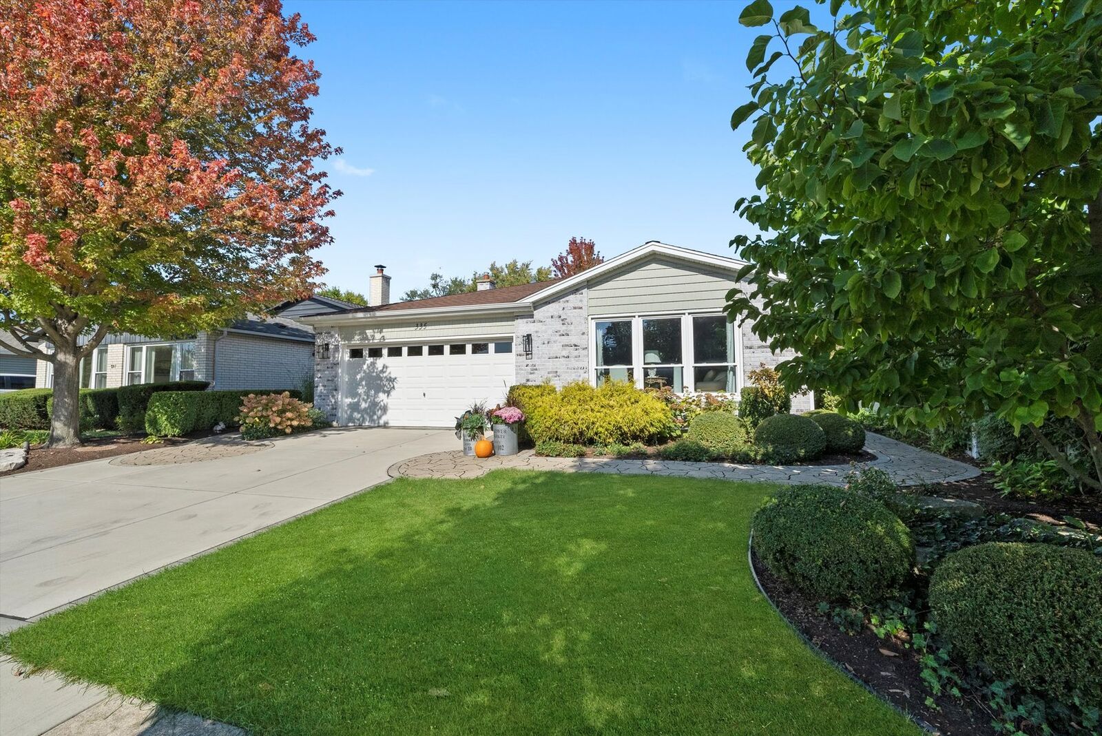 Property Photo:  335 E Harrison Street  IL 60126