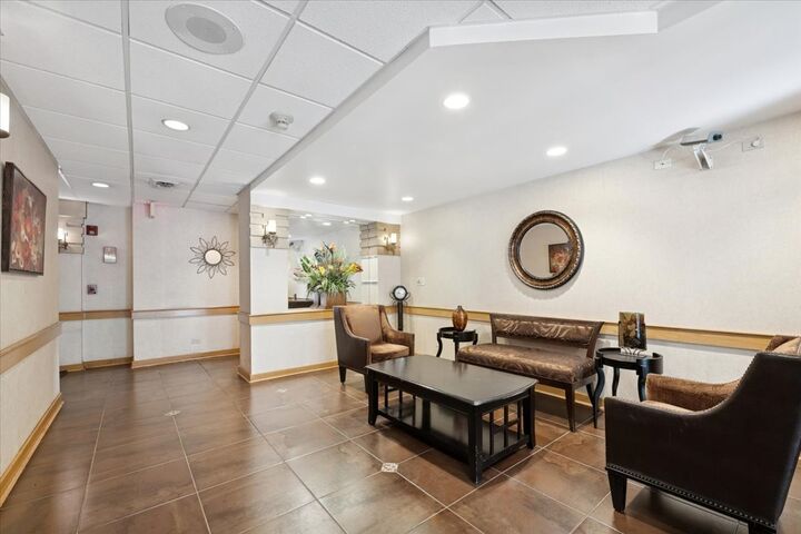 Property Photo:  1S150 Spring Road 4L  IL 60181 