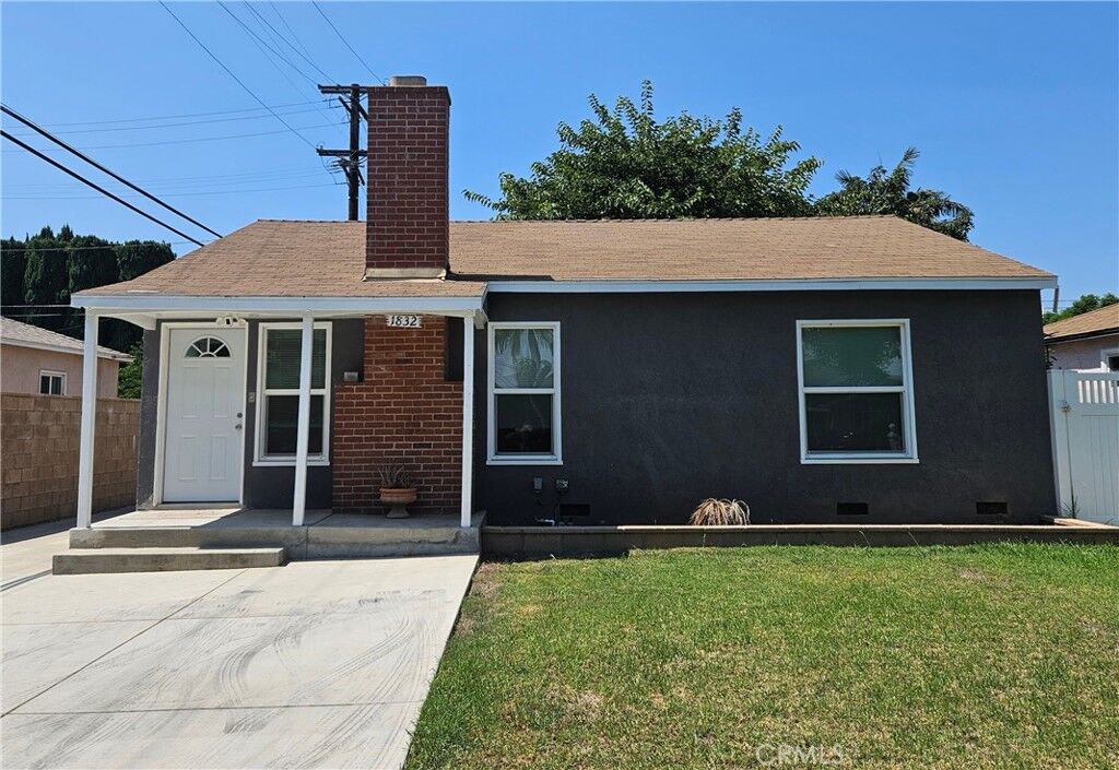 Property Photo:  1832 S Parton Street  CA 92707