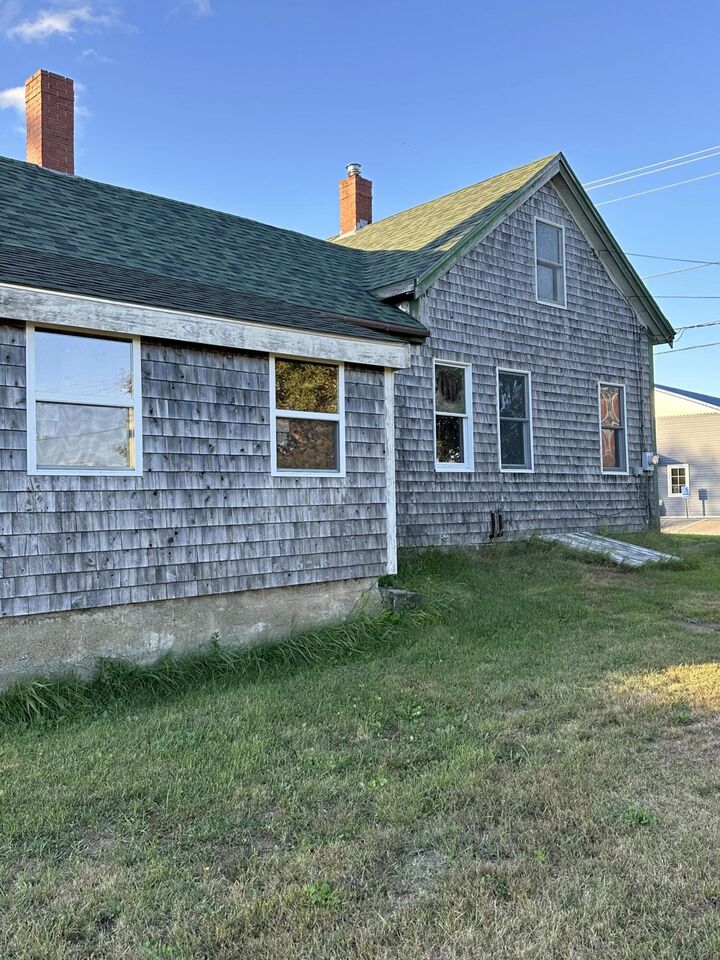 Property Photo:  48 Middle Street  ME 04654