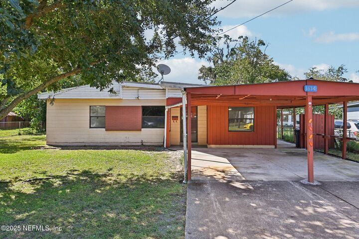 Property Photo: 1614 Loyola Drive N FL 32218