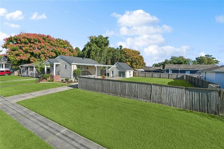 Property Photo:  313 Riess Place  LA 70043