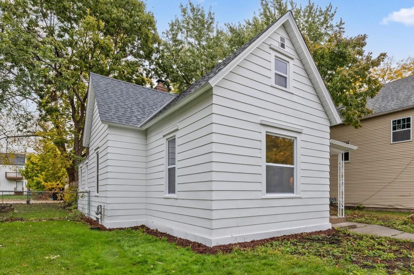 Property Photo:  4106 Dupont Avenue N  MN 55412 