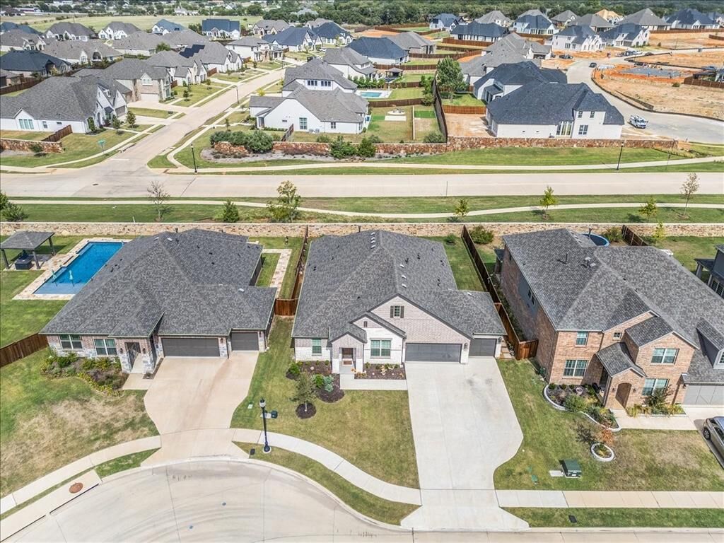 Property Photo: 10607 Smoky Oak Trail TX 76226