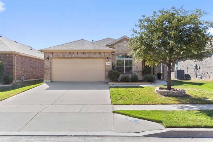 Property Photo: 1812 Placitas Trail TX 76131