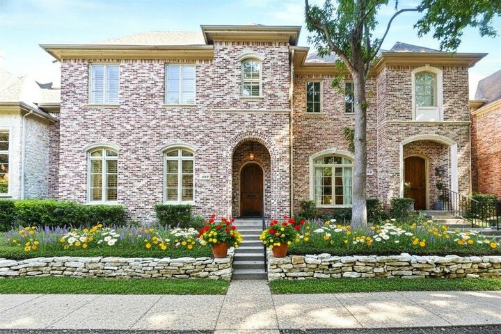 Property Photo: 4610 Gilbert Avenue TX 75219