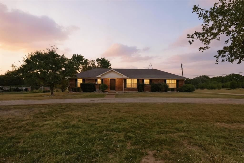 Property Photo:  242 Tulum Lane  TX 76633 