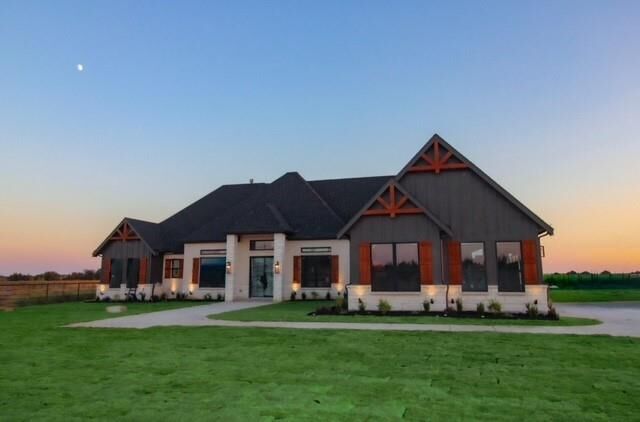 Property Photo:  1420 Fm 387  TX 75165 