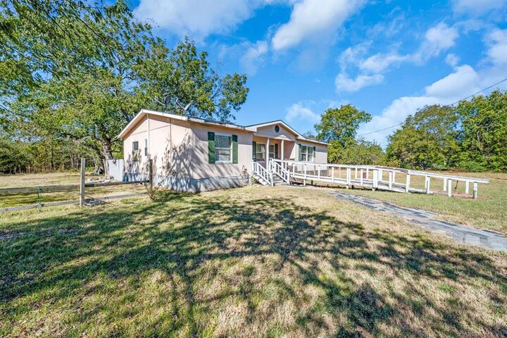Property Photo:  709 Gladys Street  TX 75453