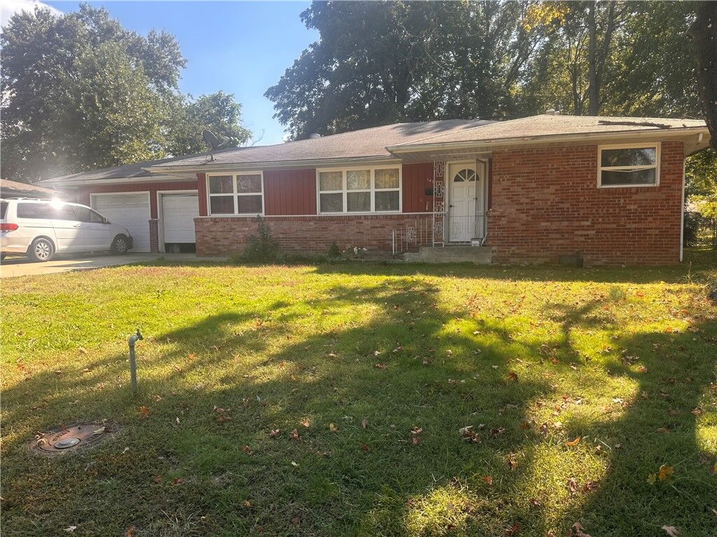Property Photo: 1407 Davis Avenue AR 72764