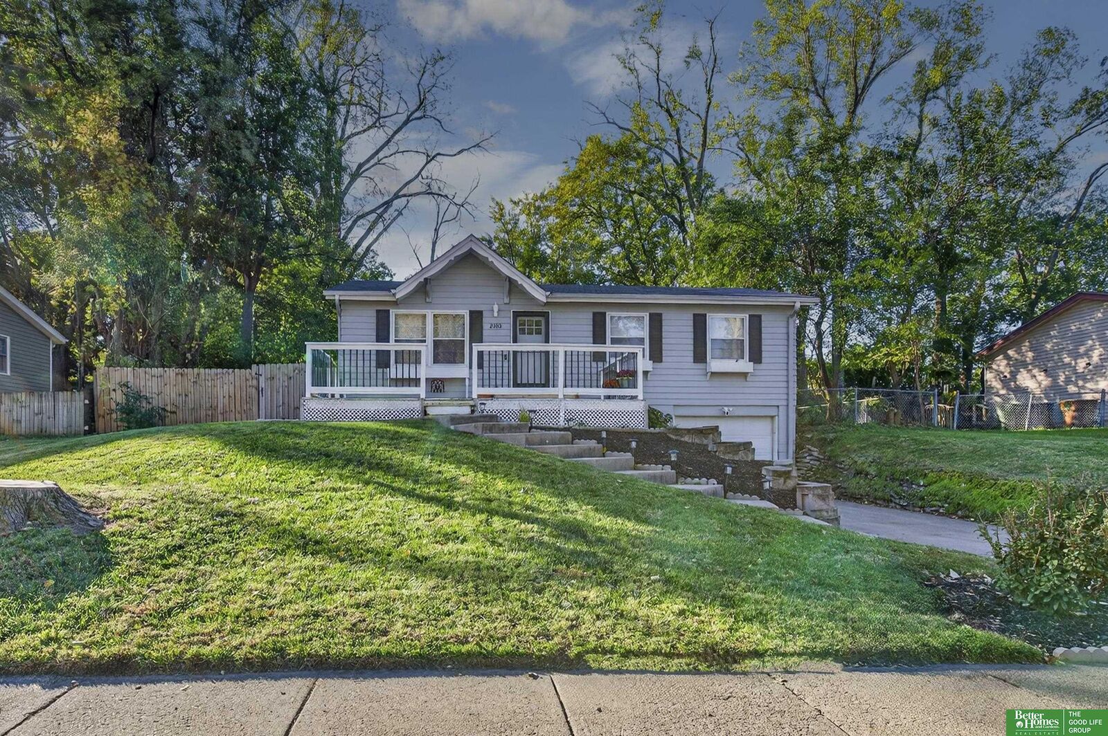 Property Photo: 2103 Virginia Avenue NE 68005