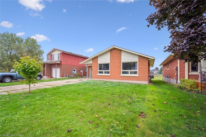 Property Photo:  635 Raglan Street  ON N0G 2P0 