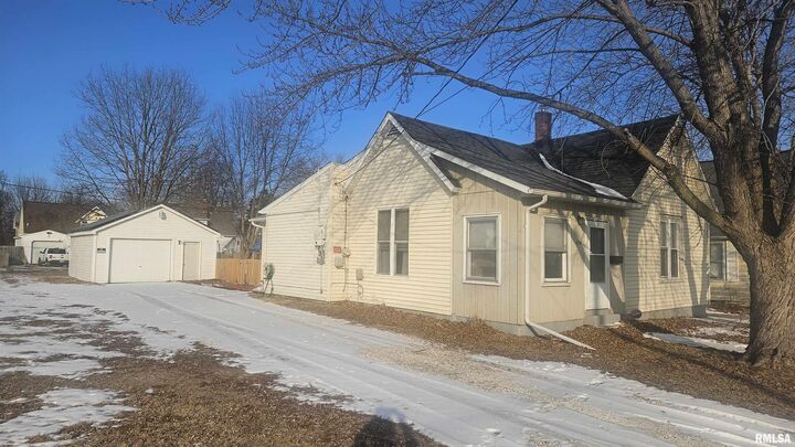 Property Photo:  434 Dean Court  IL 61520 